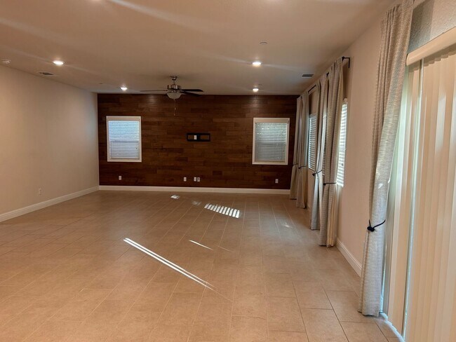 Building Photo - Gorgeous Two story Home for rent in Visalia