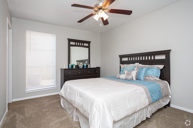 2 BR, 1.5 BR - 864 SF - Magnolia Trace