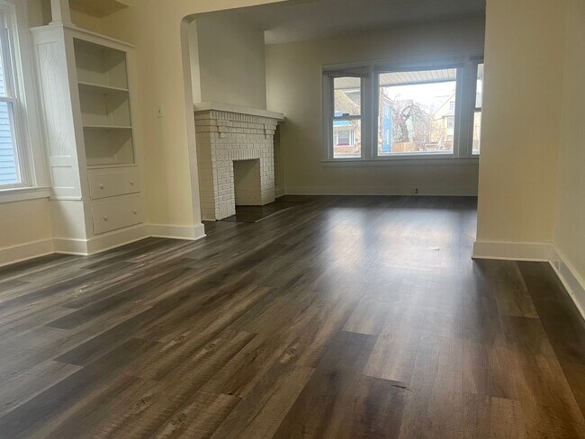 Building Photo - 1605 Hillcrest Rd