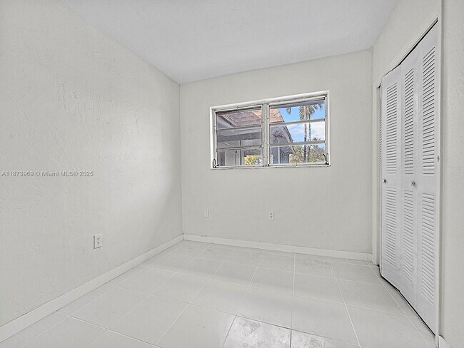 Foto del edificio - 10305 SW 40th St