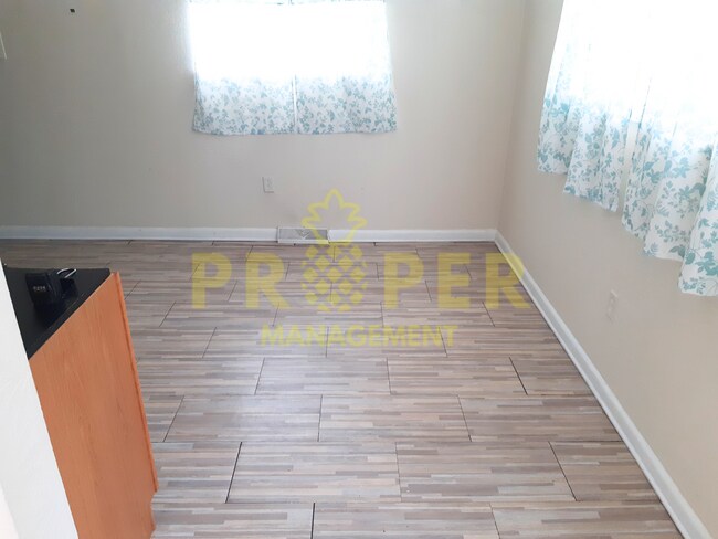 Building Photo - very nice 3 bedrooms Brick Ranch