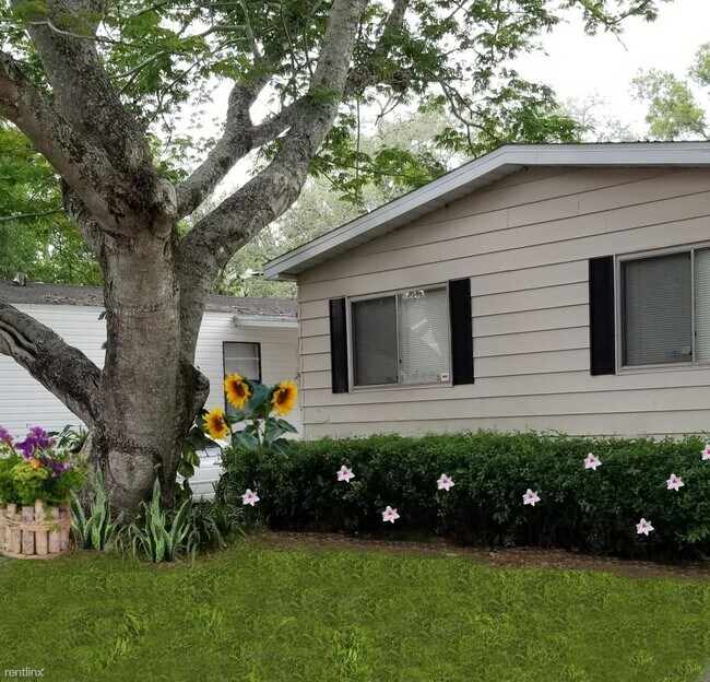 Building Photo - 2 br, 1 bath Mobile Home - Livingston MHP