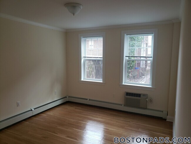 Building Photo - 34 Harris St