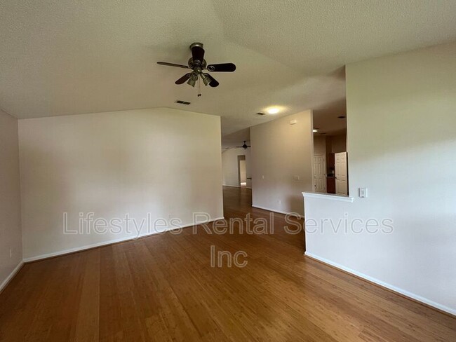 Building Photo - 1449 Blue Heron Ln N