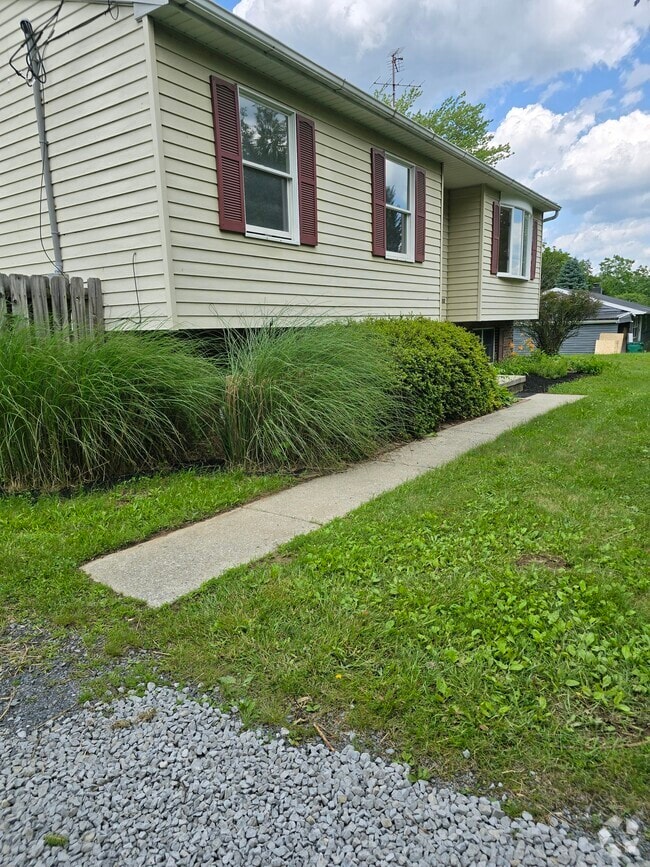Building Photo - 5412 Legene Ln