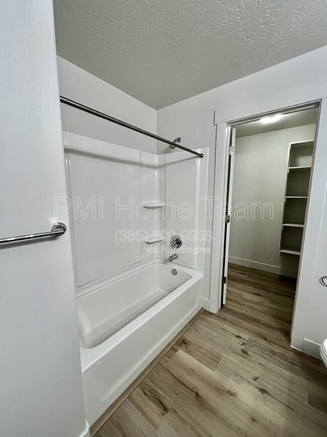 Foto del edificio - 2874 Kiesel Ave