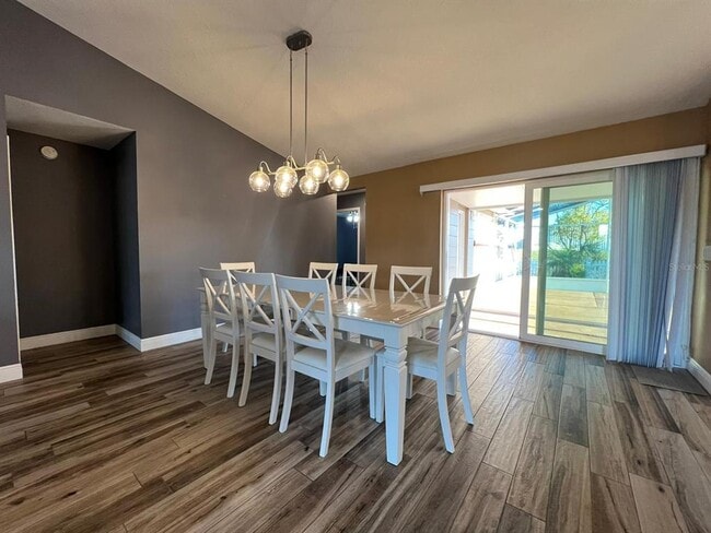 Building Photo - 3 Stirrup Ct