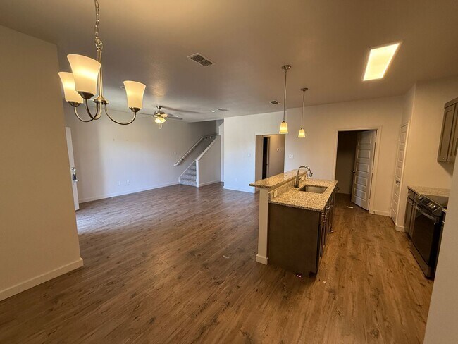 Foto del edificio - AVAILABLE NOW 3/2.5 Town Home!