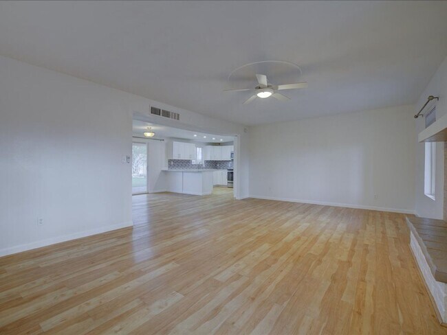 Foto del edificio - 2 Bedroom 2 Bathroom with Solar Panels and Private Pool!