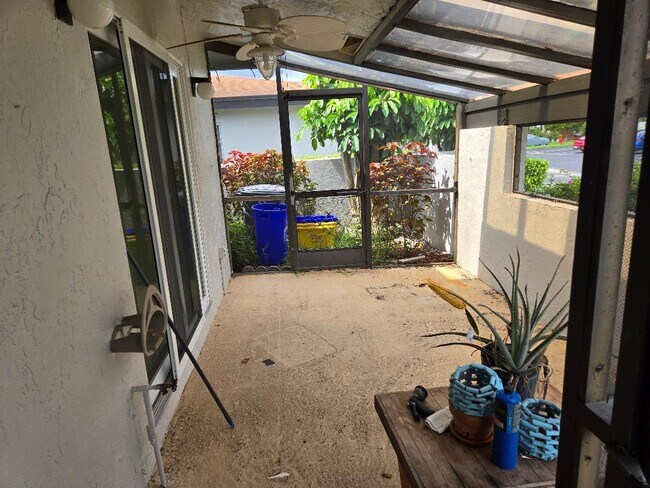 Building Photo - 13857 Royal Palm Ct