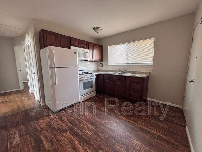 Foto del edificio - 8634 Burton Ave