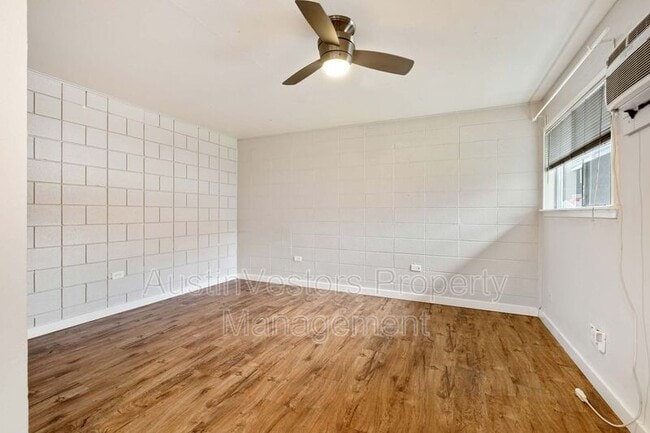 Foto del edificio - 903 Springdale Rd