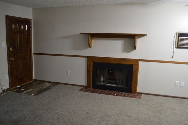 Building Photo - Centrally Located! Cute & Cozy 1 Bedroom 1 Bath