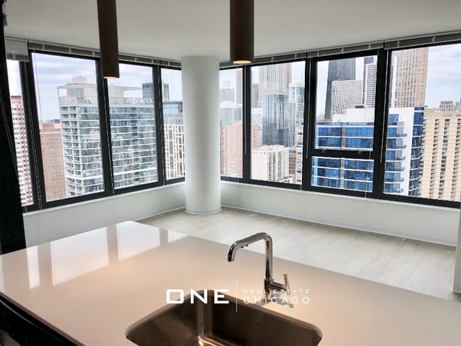 Photo - 156 W Superior St Apartment