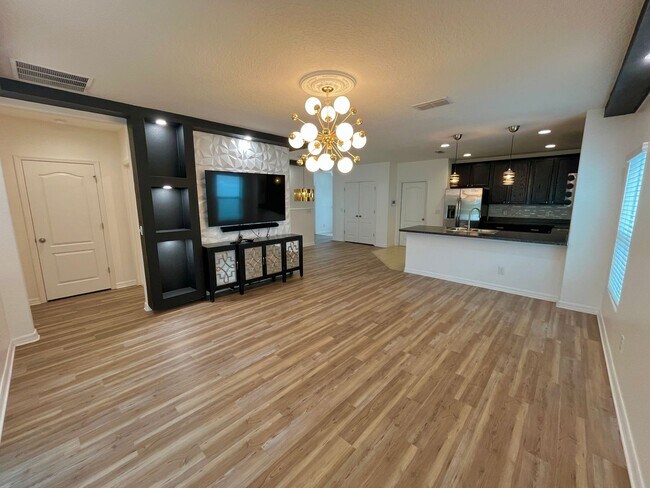 Foto del edificio - GORGEOUS 4 Bedroom 2 Bath Home in William'...