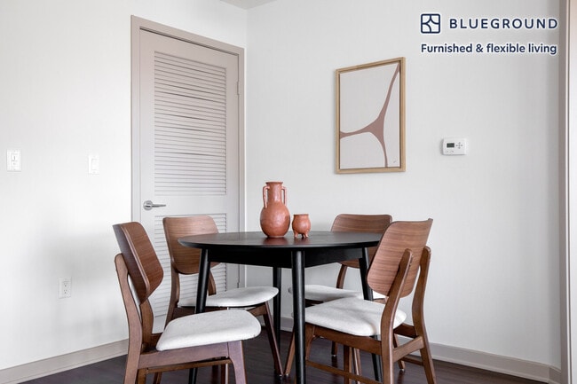 Foto del edificio - 11130 Otsego St