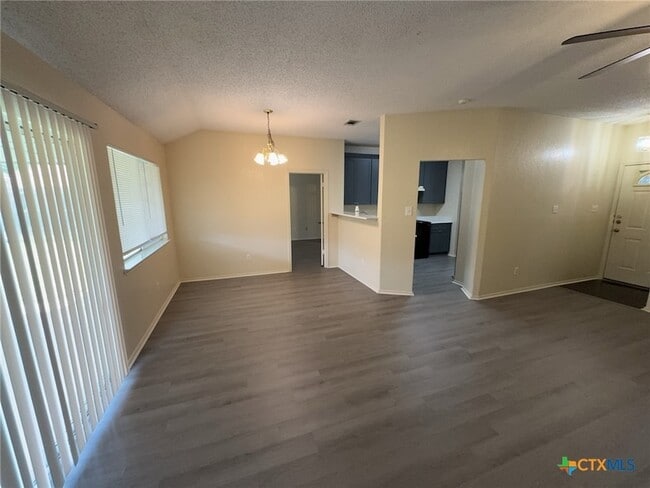 Foto del edificio - 4303 Fawn Dr