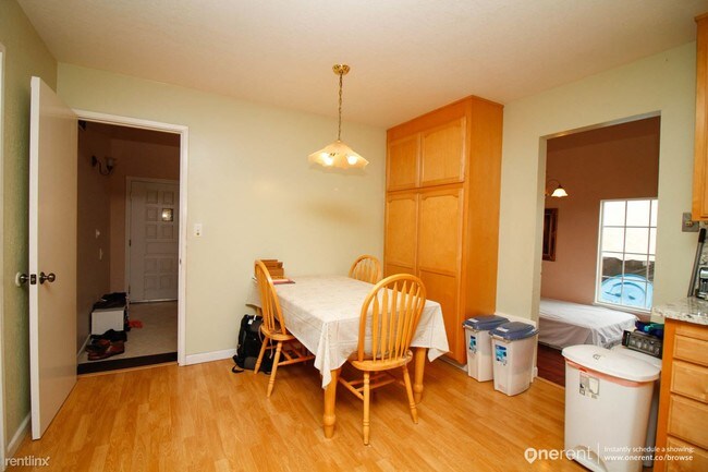Building Photo - 1050 Castleton Way