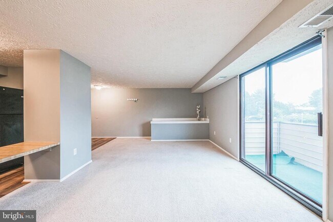 Building Photo - 999 Heather Ridge Dr