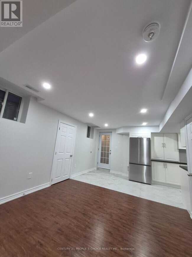 Building Photo - 4554 Willow Creek Dr