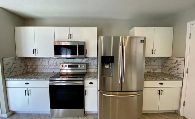 Building Photo - 482 E 77th Ave