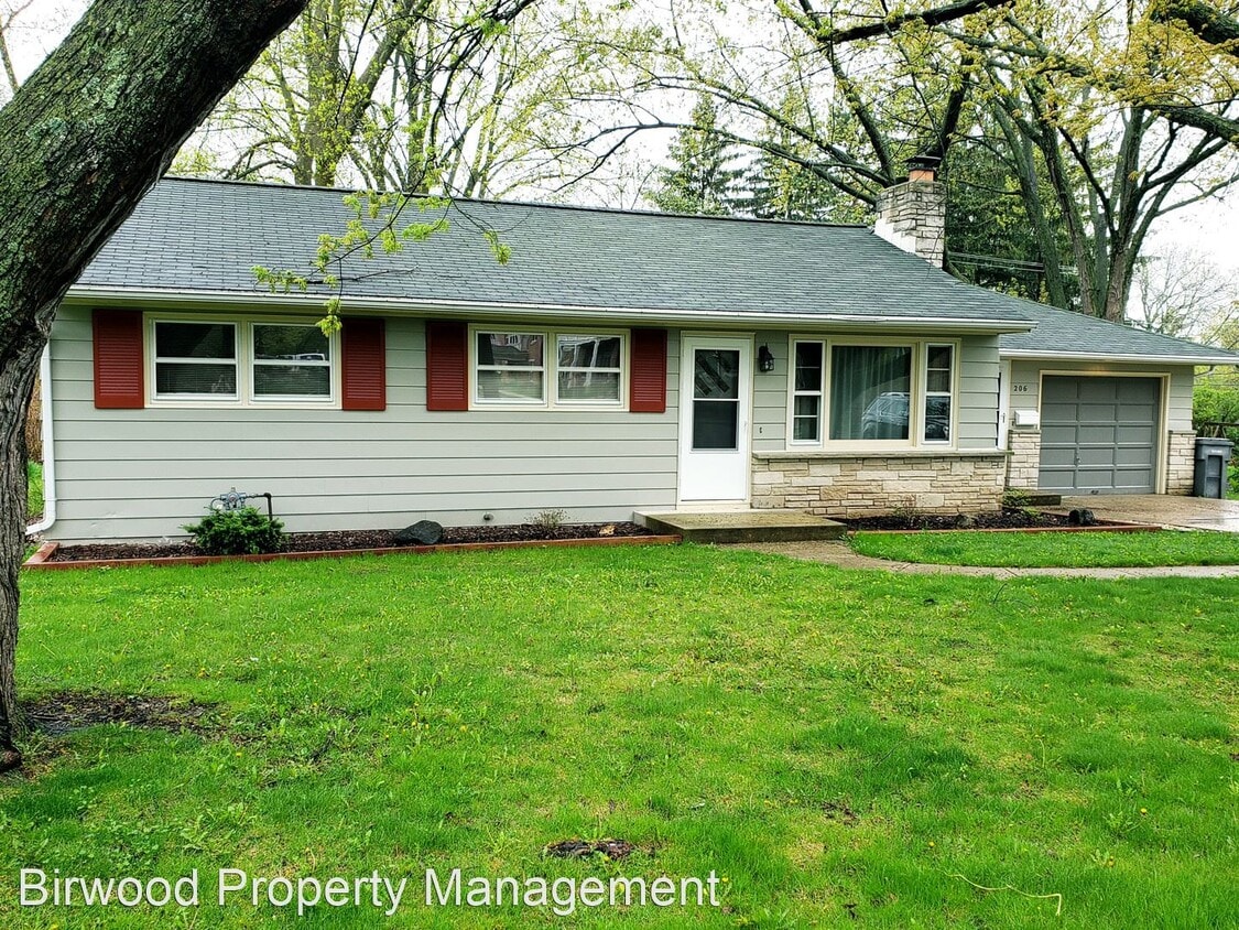 Primary Photo - 4 br, 2 bath House - 206 Frost Woods Rd