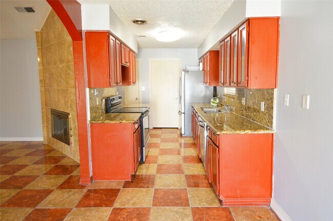 Foto del edificio - 6219 Gladewell Dr