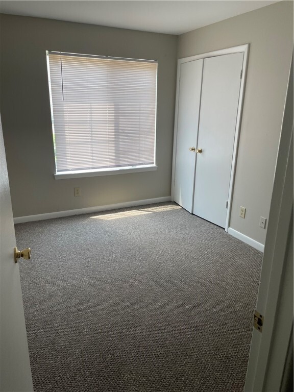 Building Photo - 220 Elm St