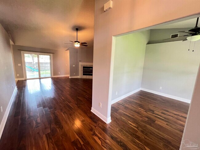 Foto del edificio - 7951 Amethyst Dr