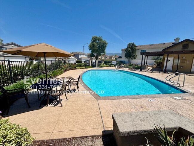 Foto del edificio - 3-Bedroom, 2.5-Bathroom Home with Modern A...