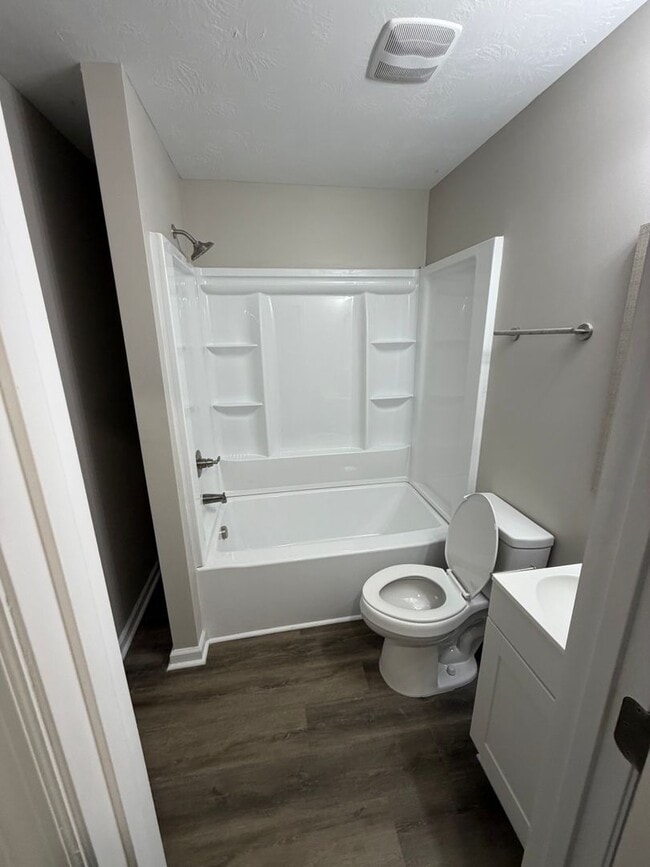 Building Photo - 524 Guill St