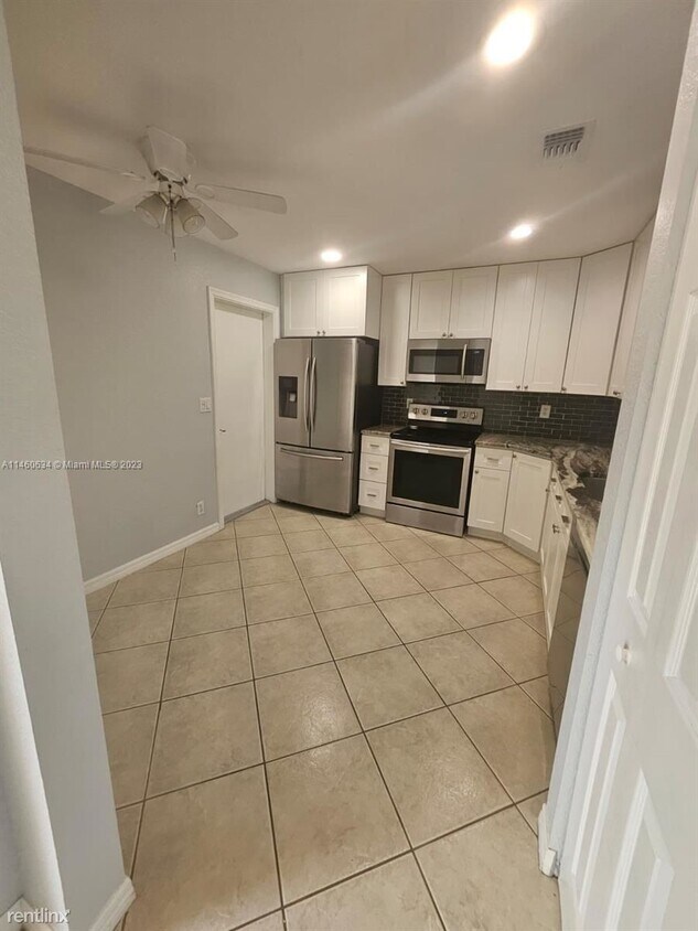 Foto principal - 3 br, 2.5 bath House - 4847 Pinemore Ln # 0