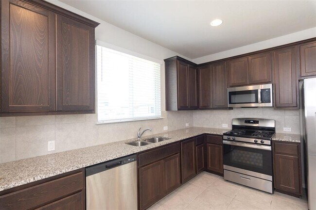 Foto del edificio - 350 Fabion St