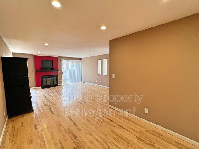 Foto del edificio - 1050 S Monaco Pkwy
