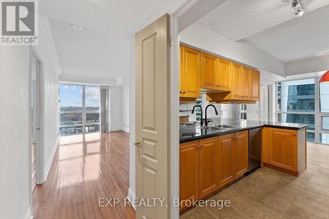 Building Photo - 10 Delisle Ave