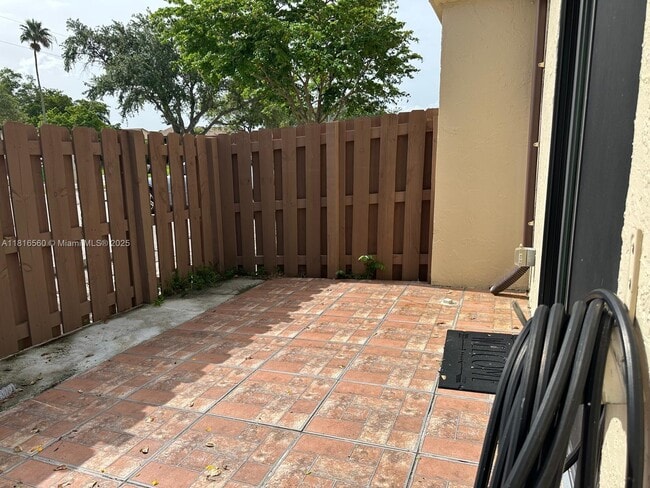 Foto del edificio - 2950 NW 106th Ave