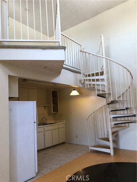 Foto del edificio - 866 N Bunker Hill Ave.