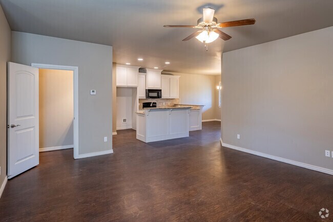 4 habitaciones, 2,5 baños - 2050 pies cuadrados - Sala de estar, comedor - The Commons at Greenlea Chase