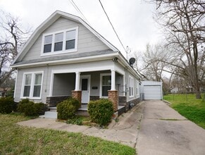 Building Photo - 407 N Chappell Hill St