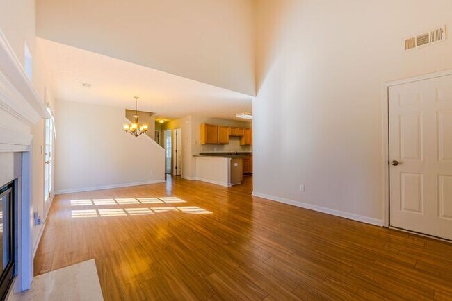 Foto del edificio - 263 Silver Ridge Dr