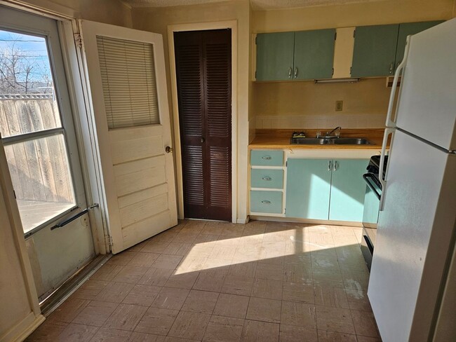 Foto del edificio - 1 Bdrm/1 Bath Unit is Vacant & Ready to Rent