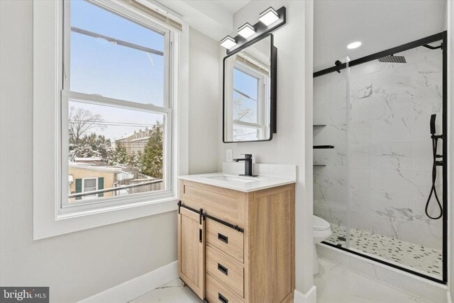 Building Photo - 417 W Elm St