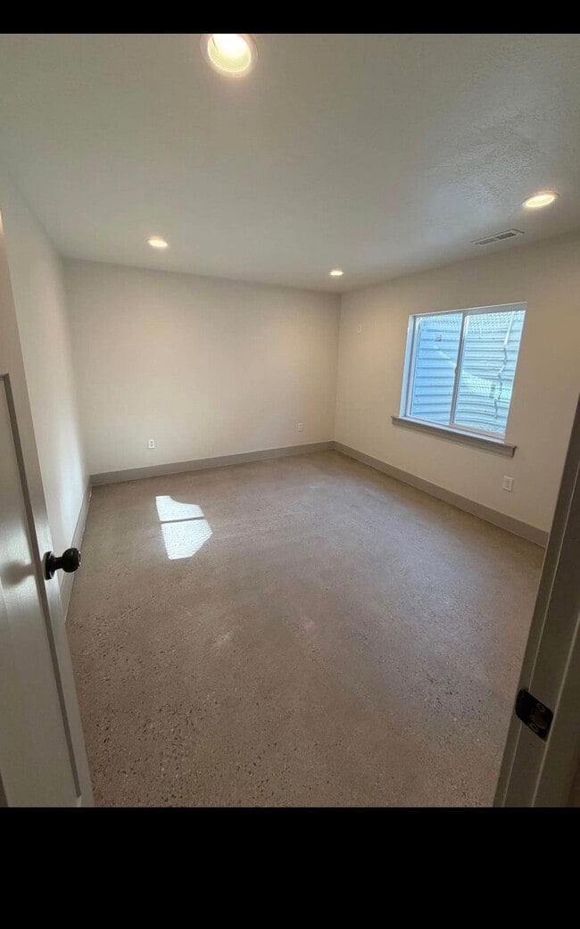 Building Photo - 417 S 50 W Cir