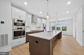 Building Photo - 4937 Purdy Aly