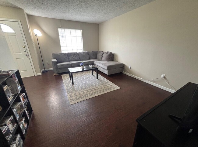 Foto del edificio - 6503 Dunn Dr