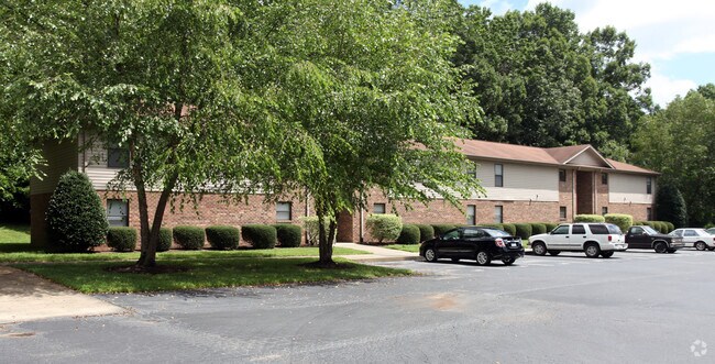Foto del edificio - Oakmont Apartments