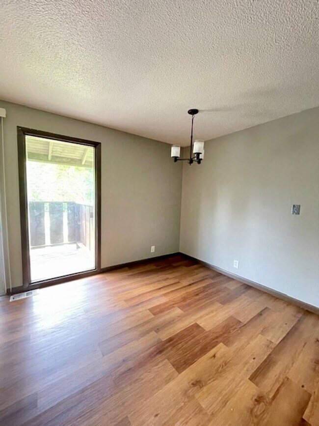 Foto del edificio - Great 2 Bedroom Available!