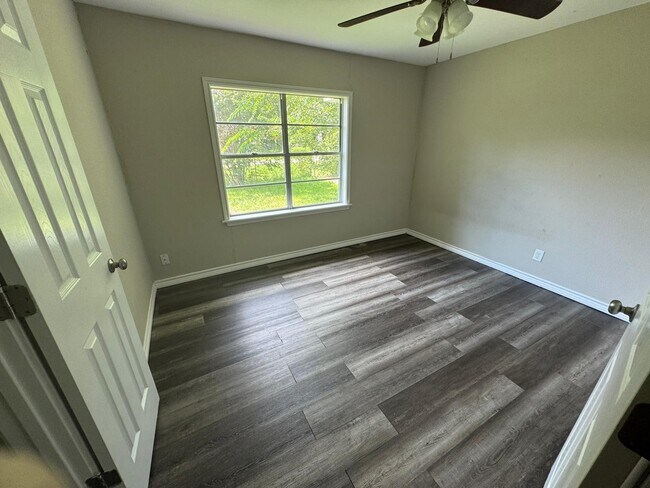 Foto del edificio - 721 E Emily Ave