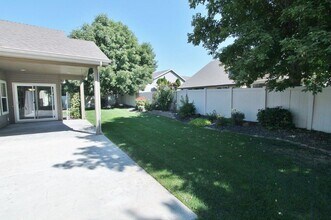 Building Photo - 202 Selwood Wy S