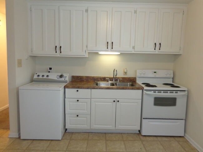 Building Photo - Coronet4618-4620